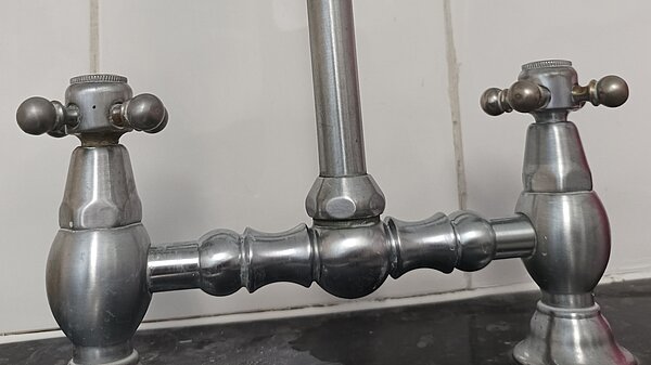 Water tap